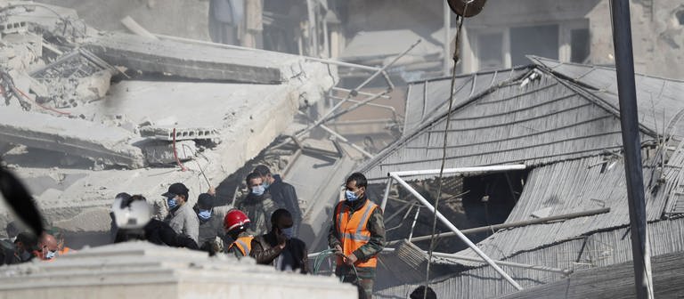 Iranische Revolutionsgarde Militärs in Syrien Damaskus durch Luftangriff auf Wohnhaus getötet mutmaßlich von Israel (Foto: dpa Bildfunk, picture alliance/dpa/AP | Omar Sanadiki)