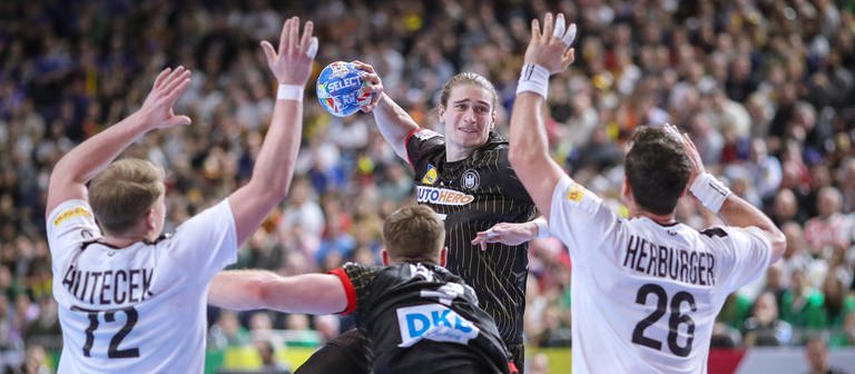 Handball-EM: Beim Spiel zwischen Deutschland und Österreich hat es für beide Teams nur für ein Unentschieden gereicht. Für das DHB-Team steht das Halbfinale auf der Kippe. (Foto: IMAGO, IMAGO / Maximilian Koch)
