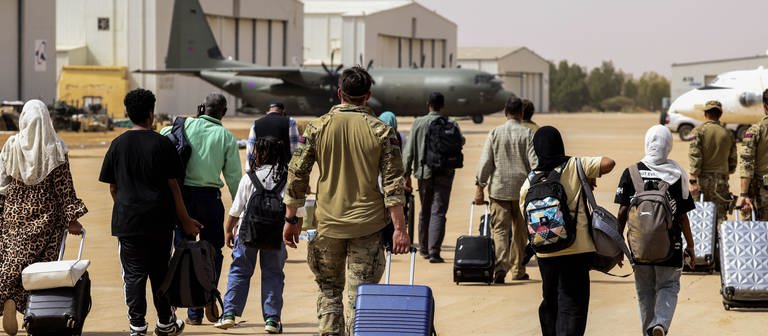 Evakuierung im Sudan (Foto: dpa Bildfunk, picture alliance/dpa/Ministry of Defence/PA Media | Po Phot Arron Hoare)