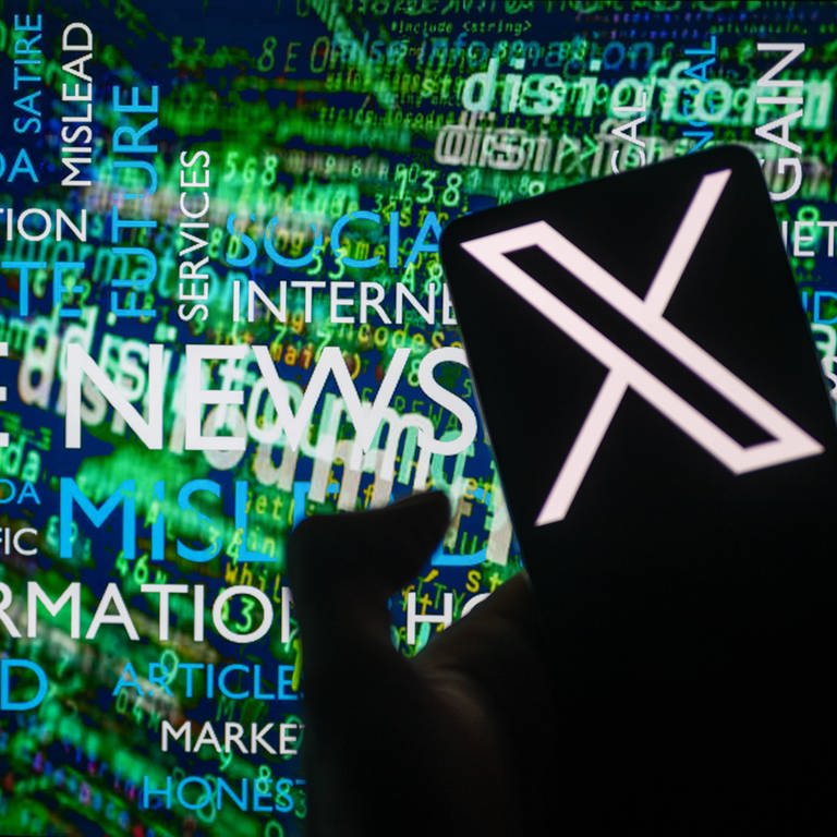 Fakenews mit X  Twitter Logo (Foto: IMAGO, Symbolbild IMAGO / NurPhoto)