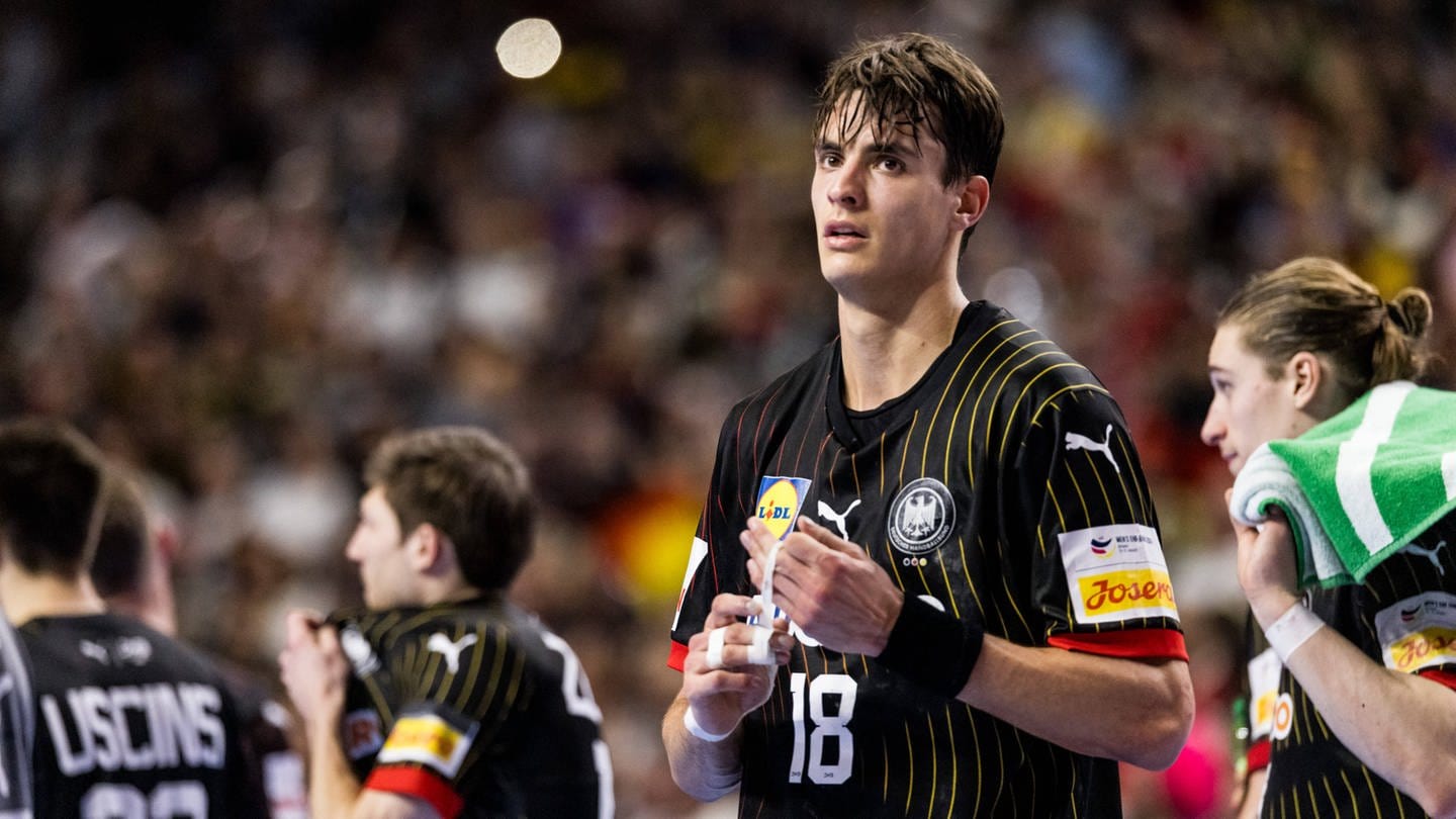 Handball-EM: Das deutsche Team unterlag Dänemark und spielt nun im Spiel um Platz drei gegen den noch amtierenden Europameister Schweden. (Foto: IMAGO, IMAGO / Beautiful Sports)