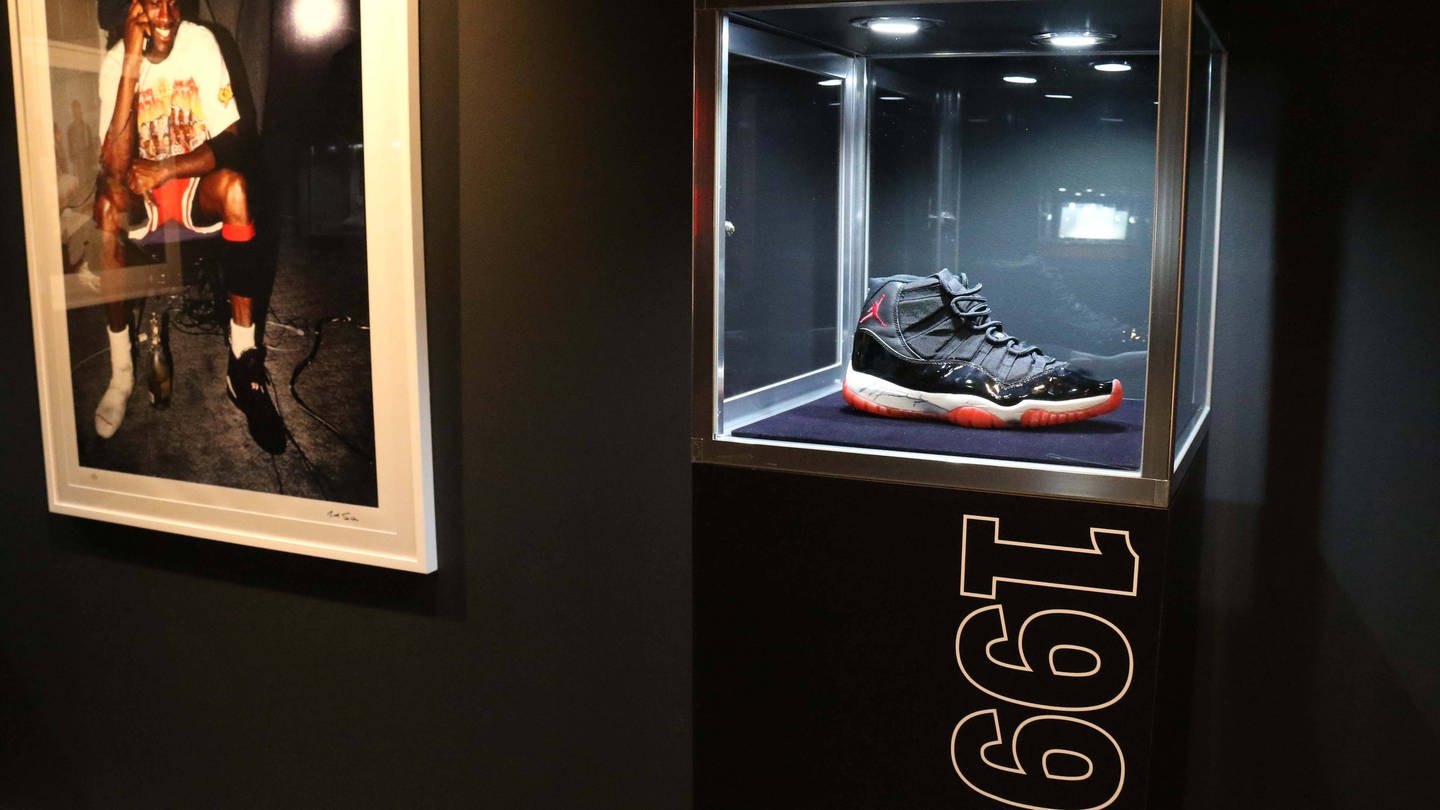 Air Jordan: Sechs Schuhe mit denen Michael Jordan Basketballspiele gewann wurden für über 7 Millionen Euro vom Auktionshaus Sotheby's versteigert. (Foto: IMAGO, ZUMA Wire)