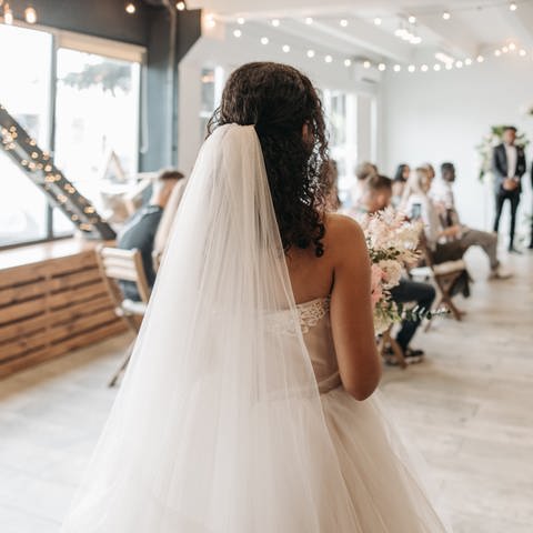 Eine Braut im Brautkleid.  (Foto: Pexels: Pavel Danilyuk)