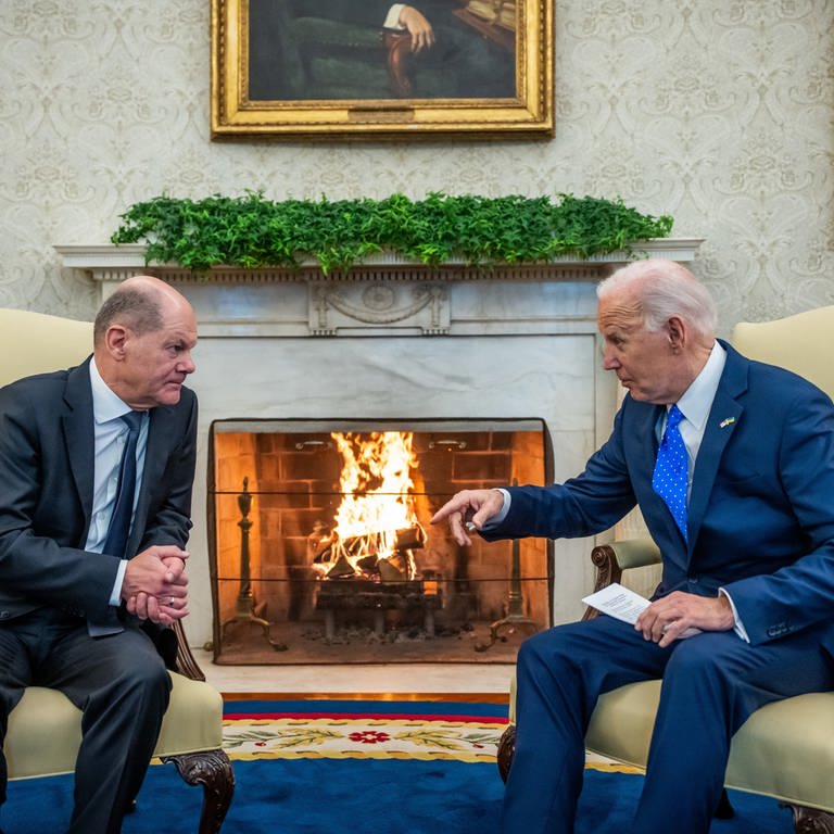 Joe Biden und Olaf Scholz im Gespräch (Foto: dpa Bildfunk, picture alliance/dpa | Michael Kappeler)
