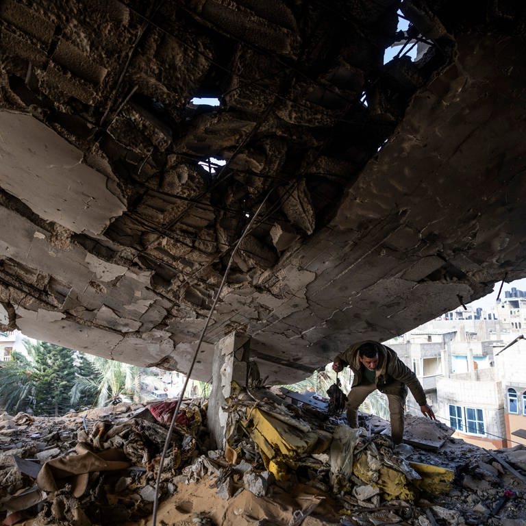 Tote bei israelischem Angriff auf Stadt Rafah in Gaza (Foto: dpa Bildfunk, picture alliance/dpa/AP | Fatima Shbair)