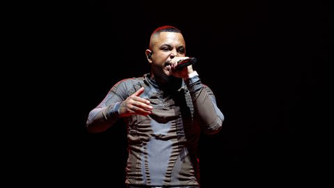 Rapper Luciano bei seinem Auftritt in der Lanxess-Arena. Dabei holte er Stars wie Central Cee und Aitch auf die Bühne. (Foto: IMAGO, IMAGO / Panama Pictures)