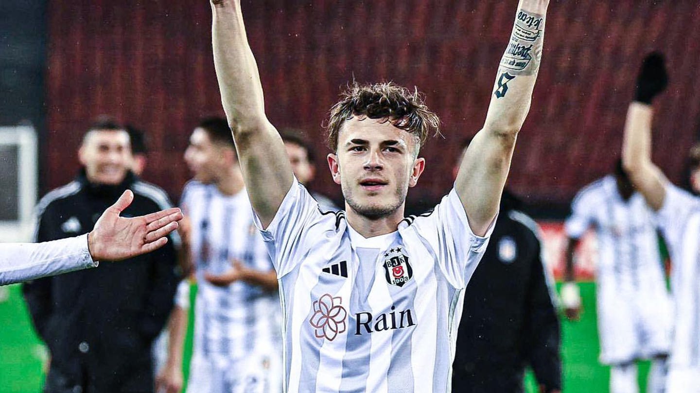 Der 21-jährige Emirhan Delibaş muss bei Beşiktaş Istanbul die Koffer packen - angeblich wegen Tinder. (Foto: Instagram @emirhandelibass)