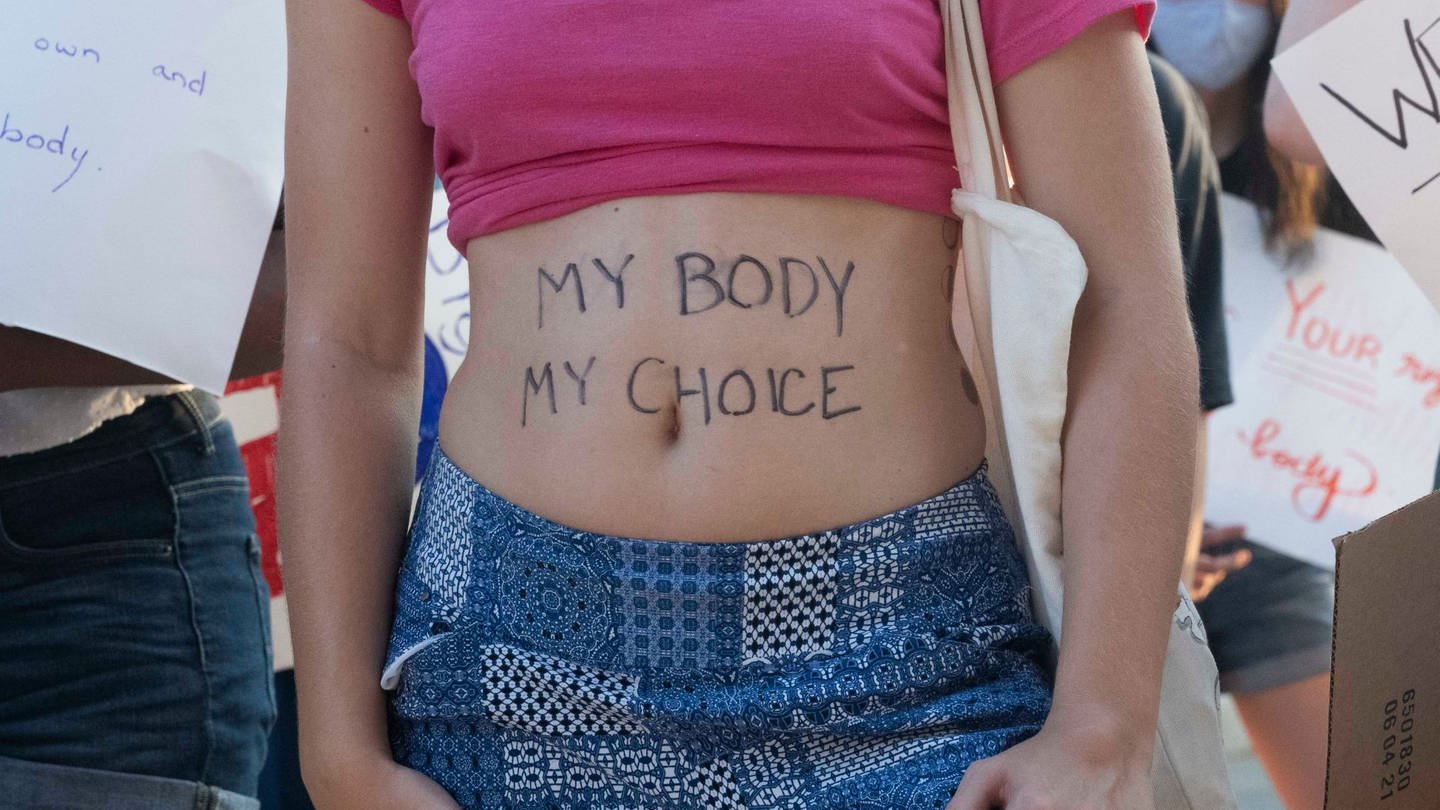Frau auf einer Demonstration für das Recht auf Abtreibung in den USA. (Foto: dpa Bildfunk, picture alliance/dpa/ZUMA Press Wire | Bob Daemmrich)