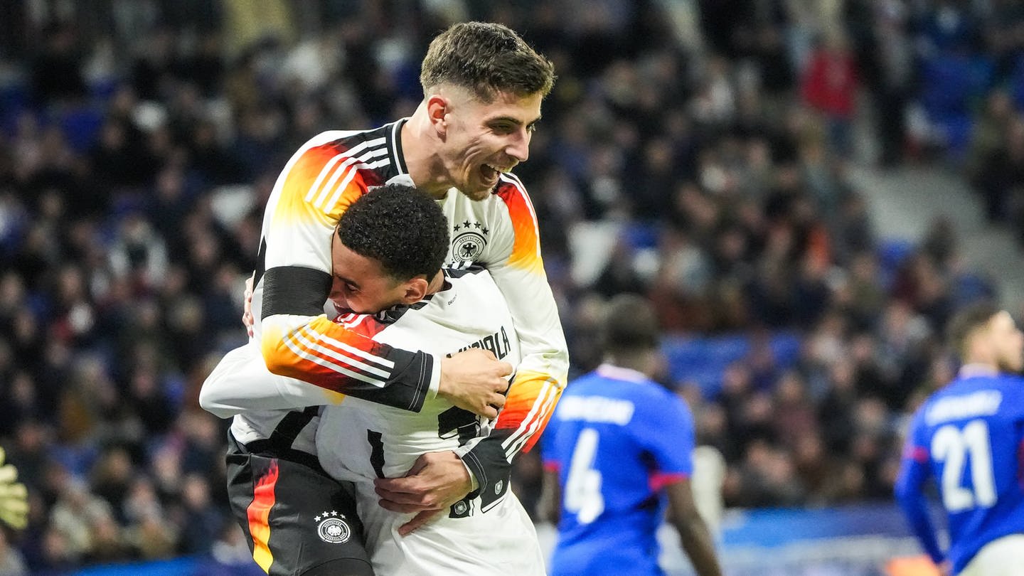 Beim Fußballspiel zwischen Frankreich und Deutschland hatten Kai Havertz und Jamal Musiala Grund zum Jubeln. Möglicherweise hören wir bald 