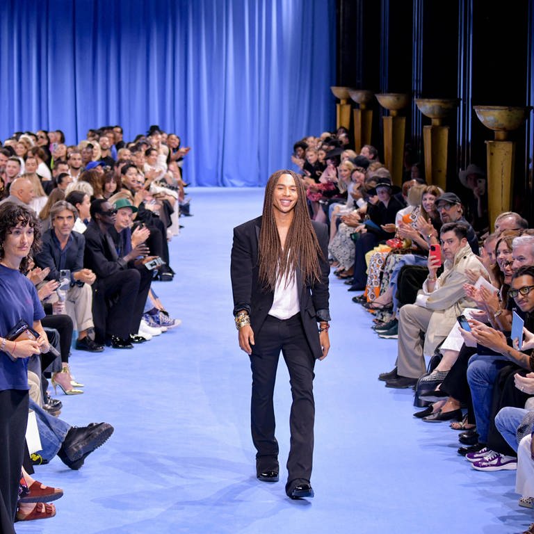 Kurz vor der Paris Fashion Week wurden Teile der Balmain-Kollektion geklaut. Die Diebe wurden jetzt verurteilt. (Foto: IMAGO, IMAGO / ABACAPRESS)