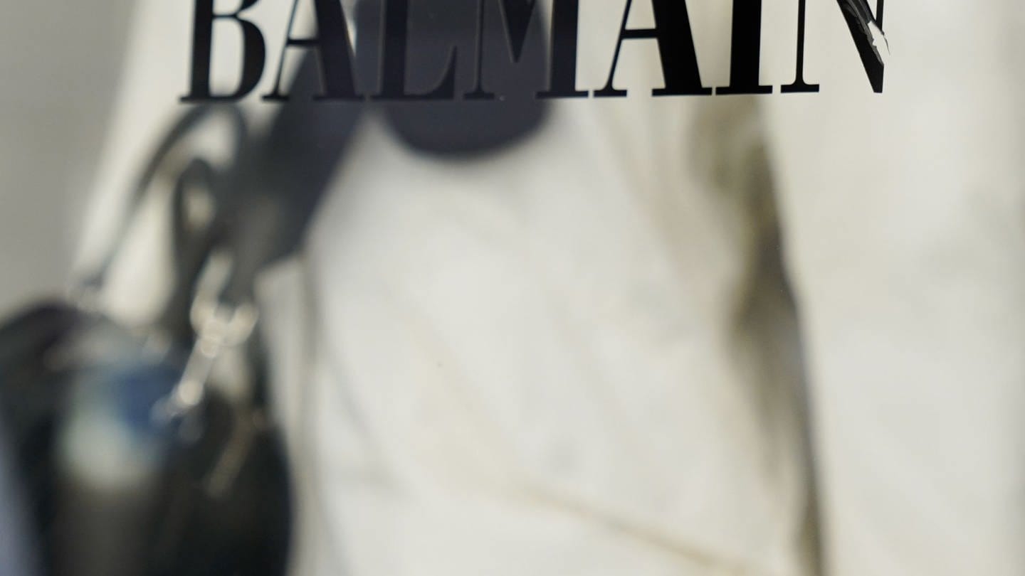 Kurz vor der Paris Fashion Week wurden Teile der Balmain-Kollektion geklaut. Die Diebe wurden jetzt verurteilt. (Foto: IMAGO, IMAGO / Pond5 Images)