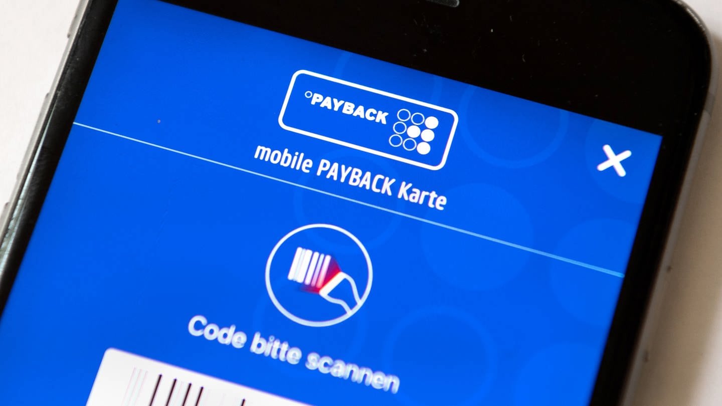 Die Payback App ist auf einem Smartphone zu sehen. (Foto: dpa Bildfunk, picture alliance/dpa | Sina Schuldt)