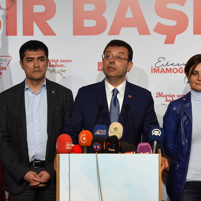Ekrem Imamoğlu nach den Kommunalwahlen in der Türkei in Istanbul (Foto: IMAGO, IMAGO / Depo Photos)