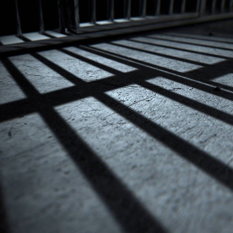 Schatten von Gitterstäben im Gefängnis. (Foto: IMAGO, IMAGO / Newscom World)