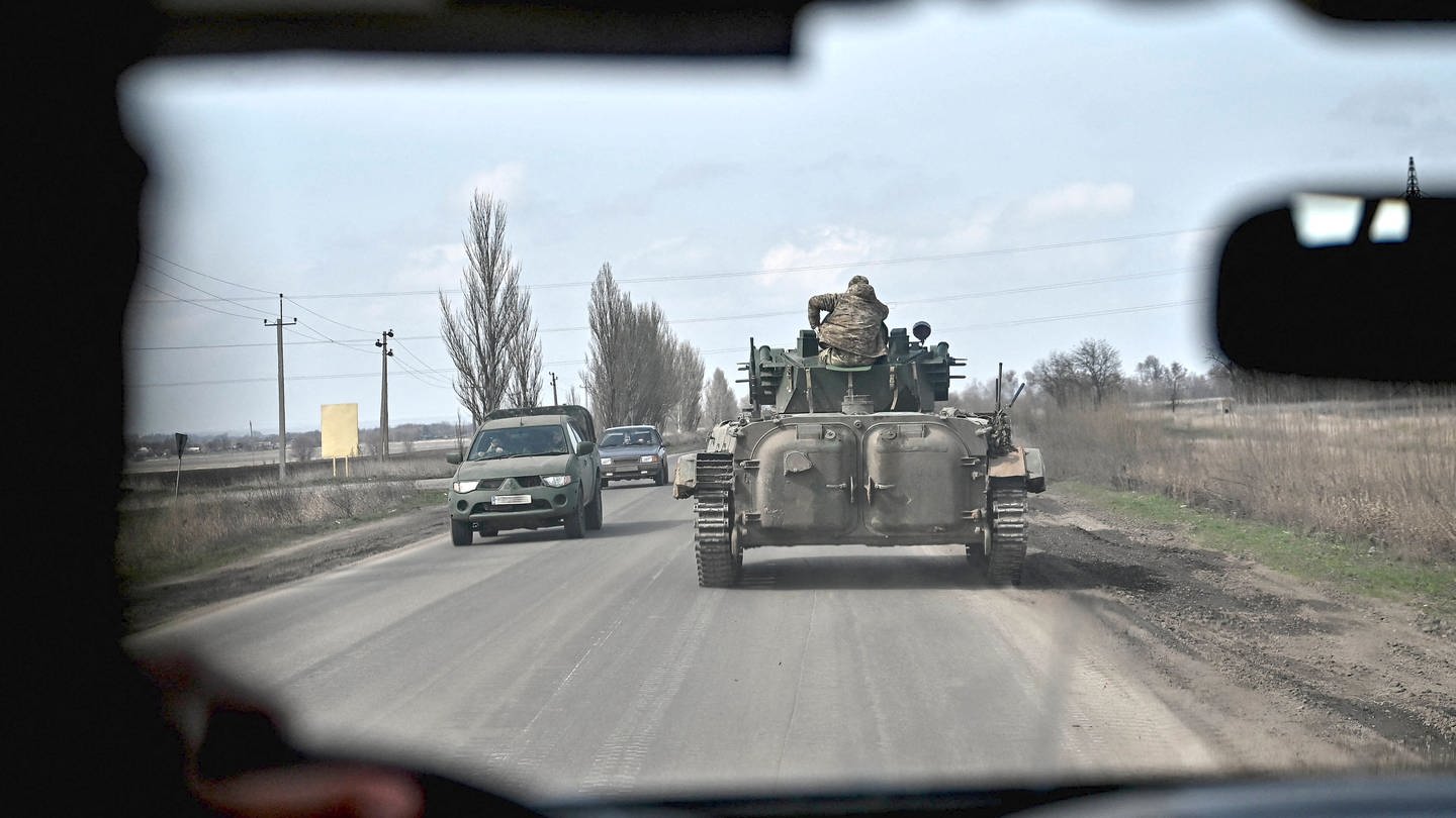 Die EU hat neue Hilfen für die Ukraine beschlossen. Es soll für Waffen und Munition ausgegeben werden. (Foto: IMAGO, ABACAPRESS)