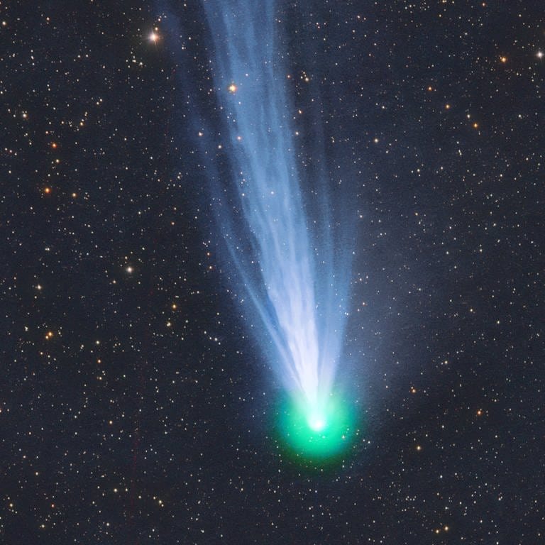 Das Foto zeigt den Komet 12PPons-Brooks, aufgenommen am Astronomischen Zentrum Martinsberg. (Foto: dpa Bildfunk, picture alliance/dpa/AZM | Michael Jäger)