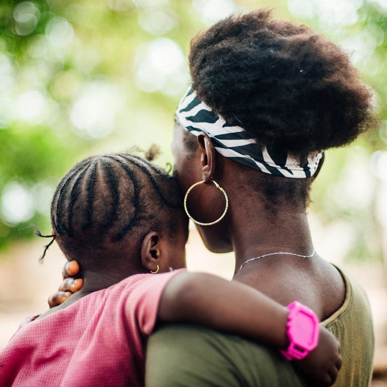 Die weibliche Genitalverstümmelung (FGM) wurde in Gambia 2015 verboten. Das könnte bald wieder rückgängig gemacht werden. (Foto: picture-alliance / Reportdienste, picture alliance/dpa/Plan International | Quinn Neely)
