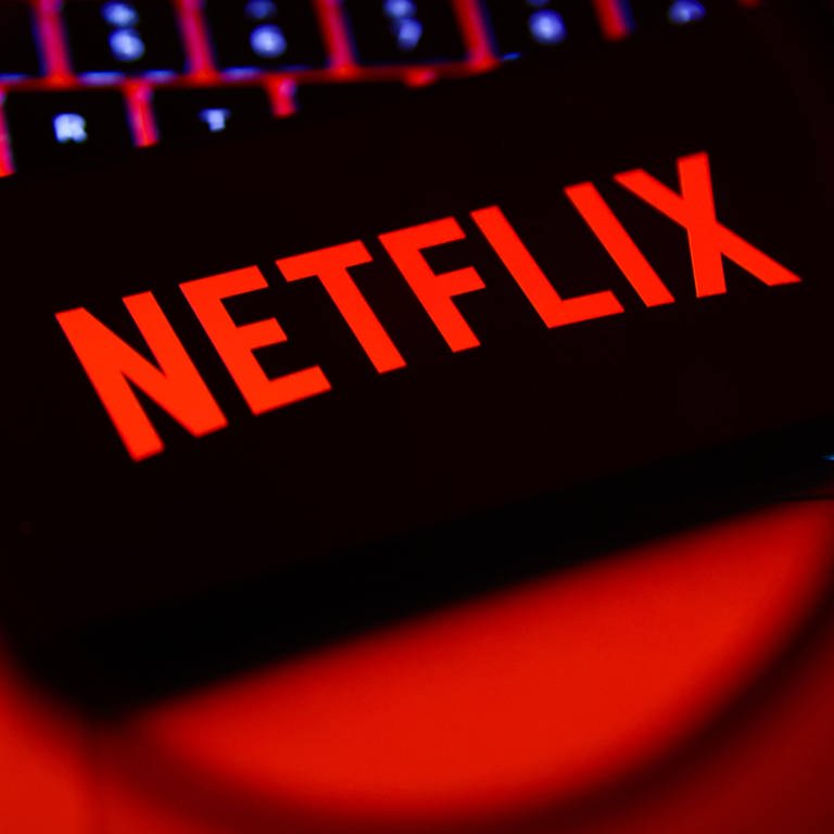 IMAGO  NurPhoto (Foto: IMAGO, Streaming-Anbieter Netflix hat die Preise für Abos in Deutschland erhöht. )