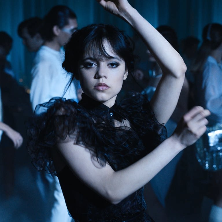 Schauspielerin Jenna Ortega in der Tanz-Szene in der Netflix-Serie "Wednesday".