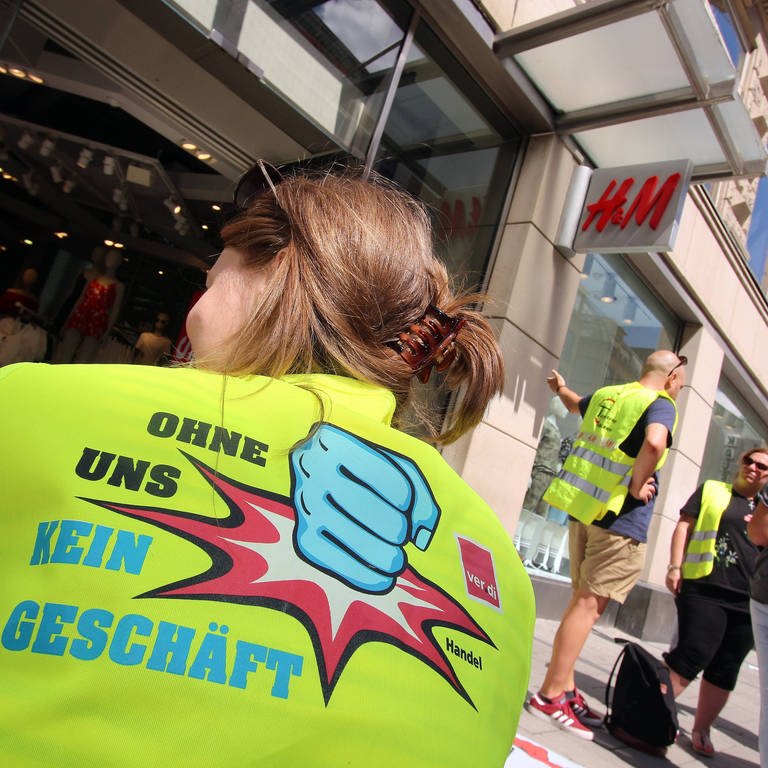 Verdi hat Mitarbeitenden im Einzelhandel in Baden-Württemberg zu Streiks aufgerufen. (Foto: IMAGO, IMAGO / Ralph Peters)