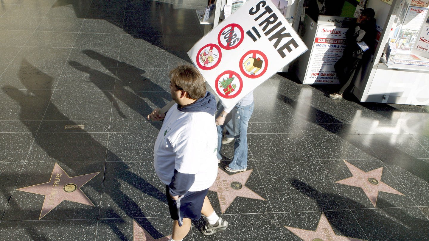 Streik in Hollywood: Drehbuchautoren demonstrieren am 