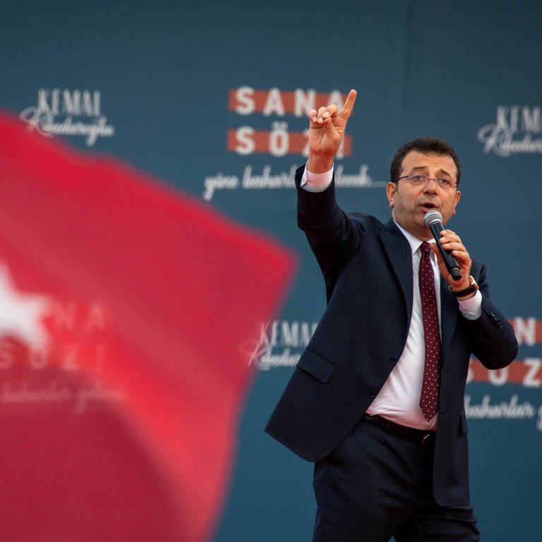 Ekrem Imamoglu bei Wahlkampf in Istanbul (Foto: IMAGO, IMAGO / ZUMA Wire)