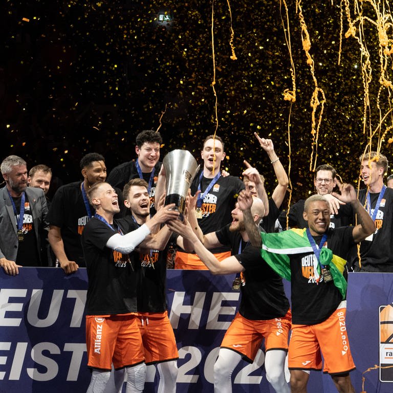 Die Ulmer Basketballer sind erstmals Deutscher Meister. (Foto: dpa Bildfunk, picture alliance/dpa | Stefan Puchner)