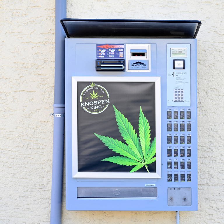 In der Region Stuttgart hat die Polizei 17 Cannabis-Automaten leer geräumt (Symbolbild)