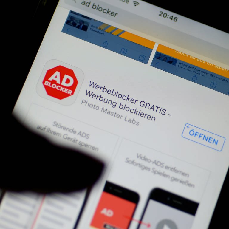 Die App «AdBlocker» wird am 15.11.2016 in Berlin auf dem Display eines Smartphones angezeigt. Auf YouTube könnte der AdBlocker bald nicht mehr funktionieren. (Foto: dpa Bildfunk, picture alliance / dpa | Monika Skolimowska)
