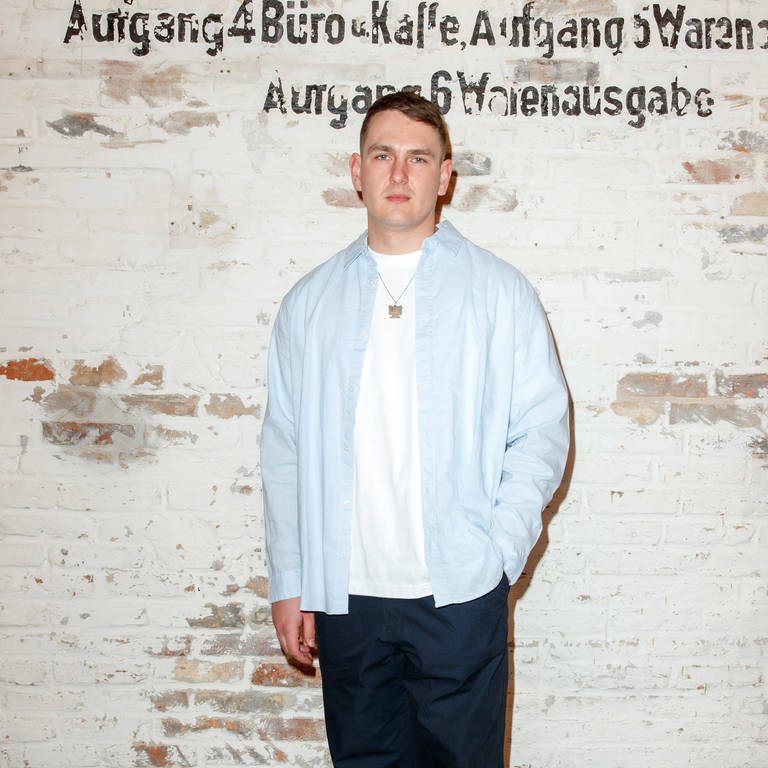 Rapper Luvre47 beim Nominiertenabend des Deutschen Filmpreises. (Foto: IMAGO, Eventpress)