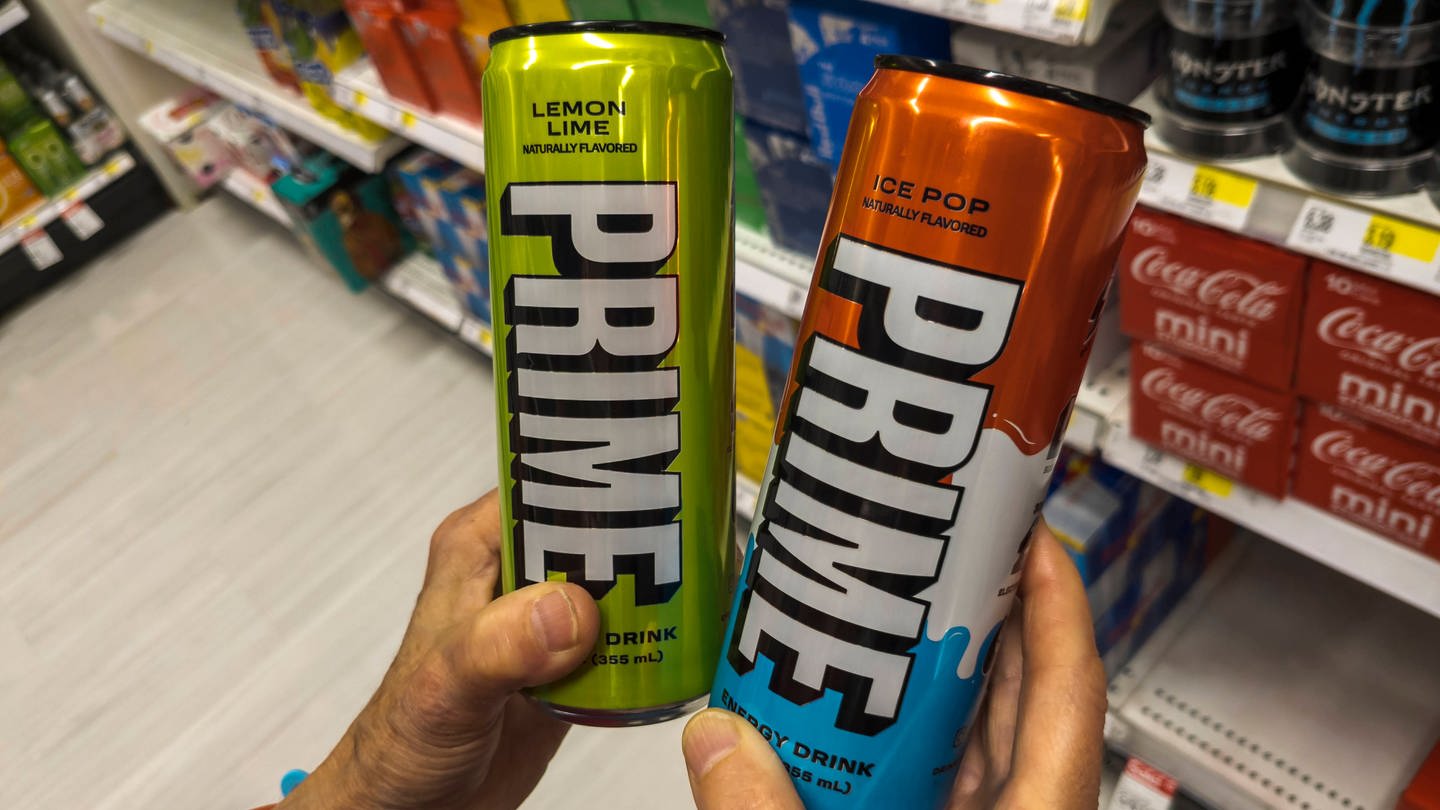 "PRIME Energy"-Drinks von Logan Paul und KSI im Supermarkt in New York (Foto: IMAGO, IMAGO / Levine-Roberts)