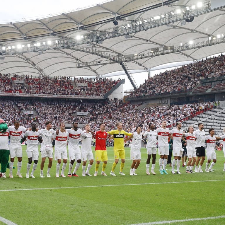 Der VfB Stuttgart jubelt nach dem 5:0-Erfolg über Bochum (Foto: IMAGO, IMAGO / Pressefoto Baumann)