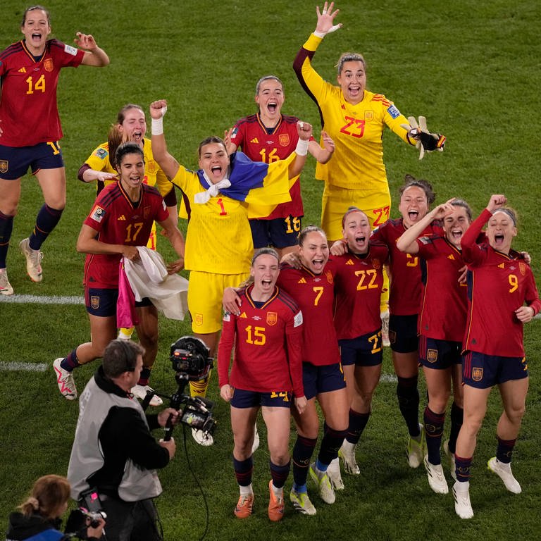 Fußball Frauen WM, Spanien - England, Finale: Spaniens Spielerinnen feiern ihren Sieg über England.