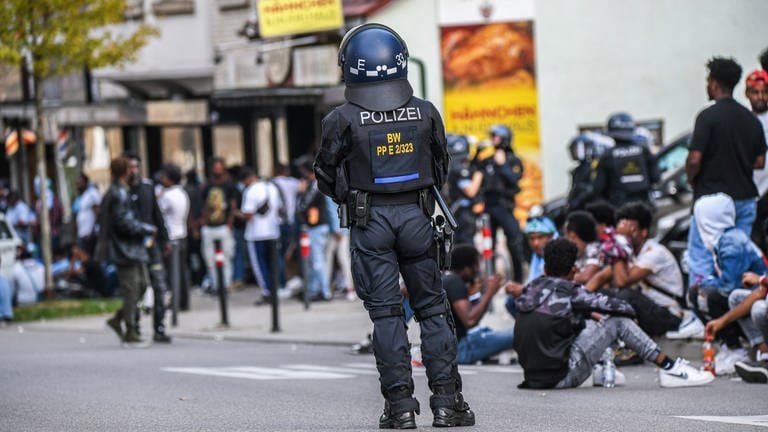 Bei einer Eritrea-Veranstaltung in Stuttgart hat es Ausschreitungen gegeben - die Polizei griff ein.