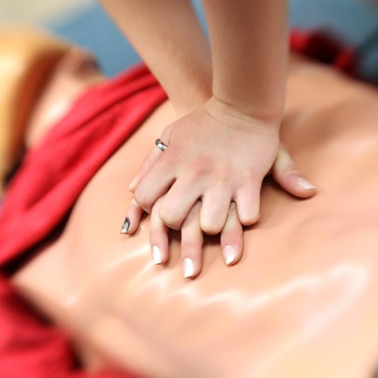 Herz-Druck-Massage Symbolbild