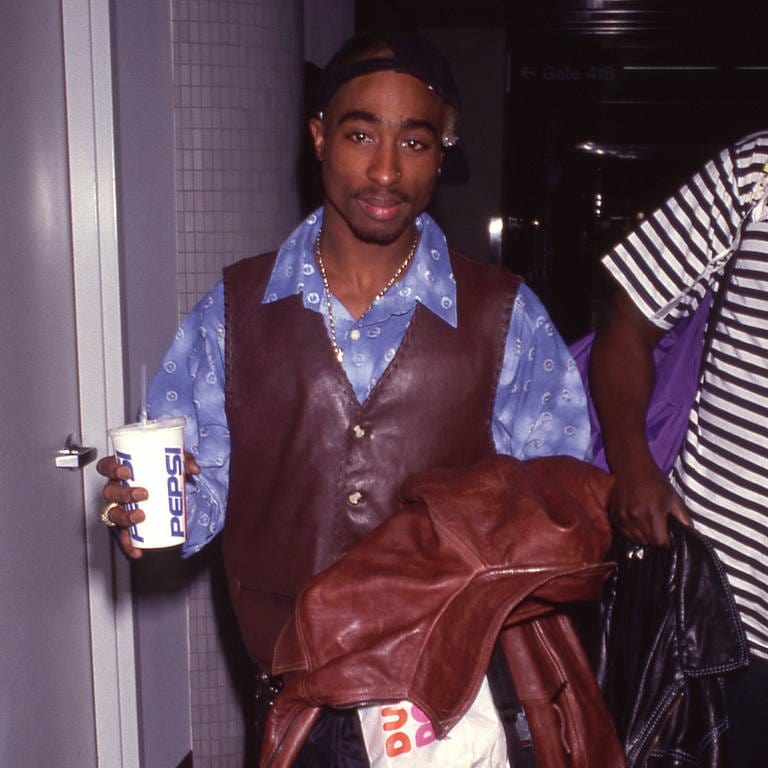 Der Rapper Tupac Shakur wurde 1996 erschossen. 27 Jahre später hat man nun einen Verdächtigen wegen Mordes angeklagt.