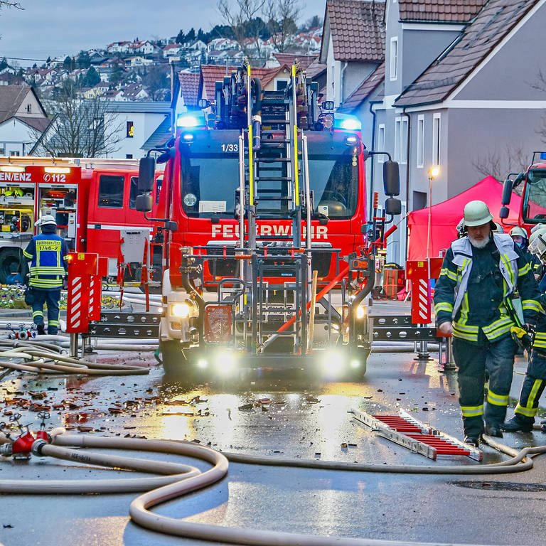 Brand in Ludwigshafen, Feuerwehr im Einsatz (Foto: IMAGO, IMAGO / KS-Images.de)