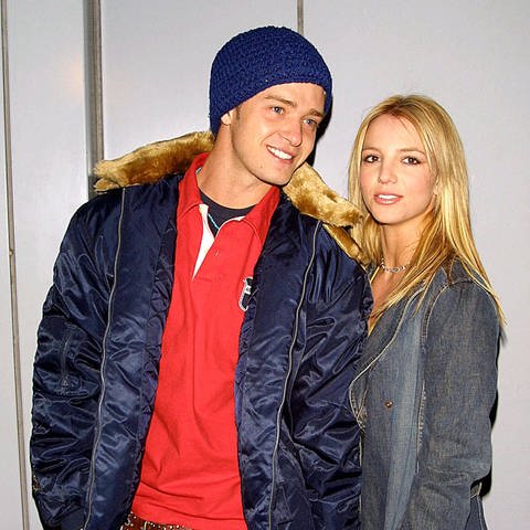 Justin Timberlake und Britney Spears im Februar 2002. Britney Spears soll schwanger gewesen sein von Justin. (Foto: IMAGO, IMAGO / ABACAPRESS)