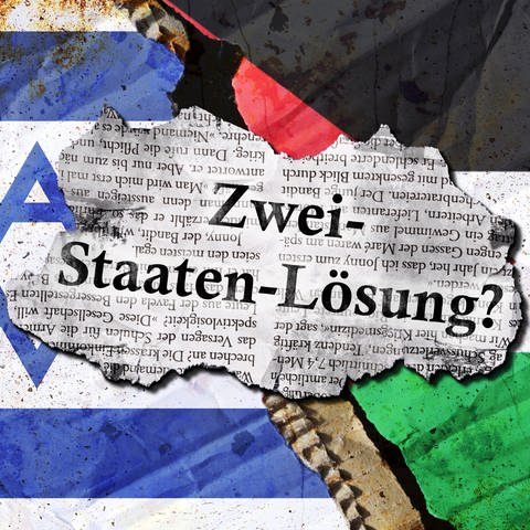 FOTOMONTAGE, Fahnen von Israel und Palästina mit Riss und Zeitungsausriss mit Schriftzug Zwei-Staaten-Lösung?