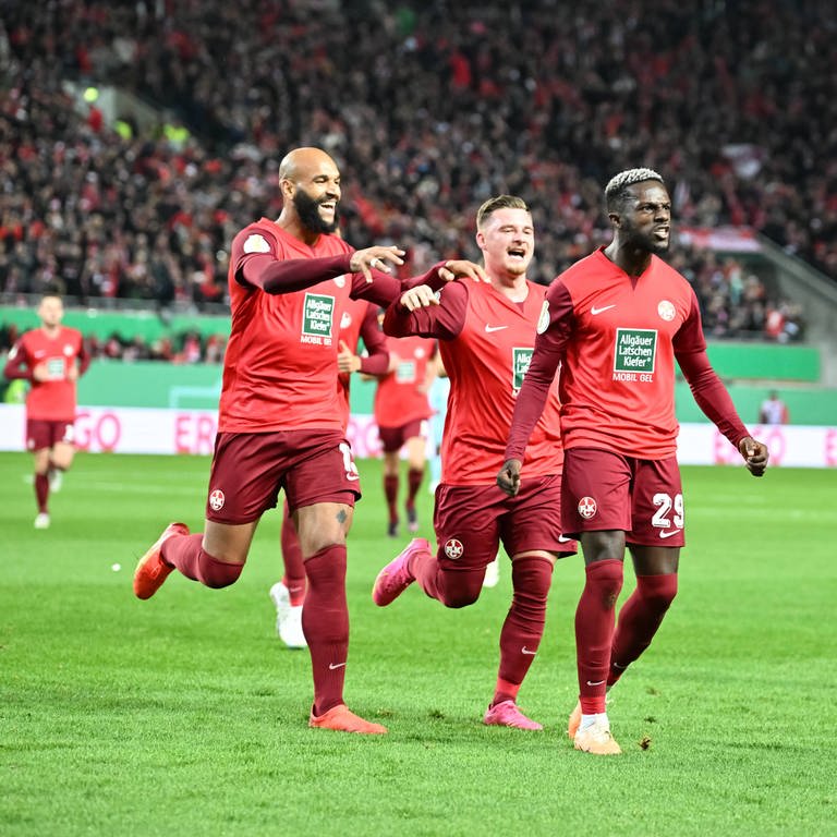 Richmond Tachie vom 1. FC Kaiserslautern feiert sein 1:0 im DFB Pokal gegen den 1. FC Köln. (Foto: IMAGO, IMAGO / Jan Huebner)