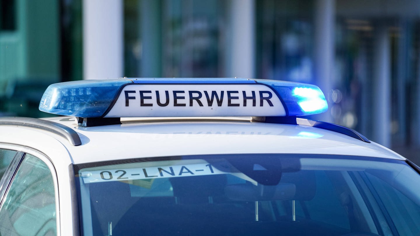 Themenfoto: Blaulicht, Auto der Feuerwehr Hamburg (Symbolbild) (Foto: IMAGO, IMAGO / Eibner)