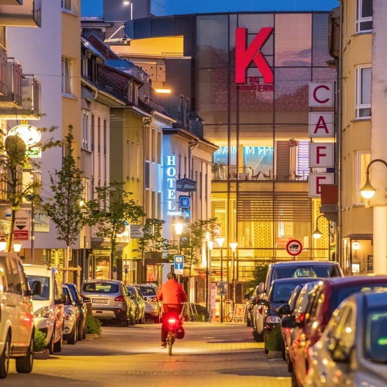 Innenstadt von Kaiserslautern: In der Nähe des Einkaufszentrums Mall gab es eine Massenschlägerei. Es sind auch Schüsse gefallen. (Foto: IMAGO, IMAGO / Wolfgang Maria Weber)