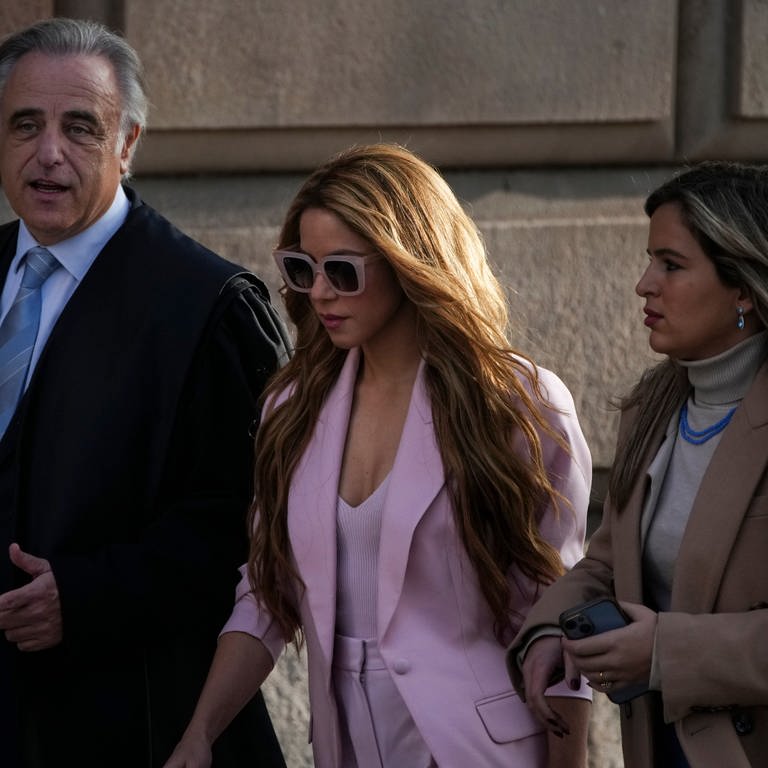 Shakira vor Gericht in Barcelona (Foto: dpa Bildfunk, Picture Alliance)