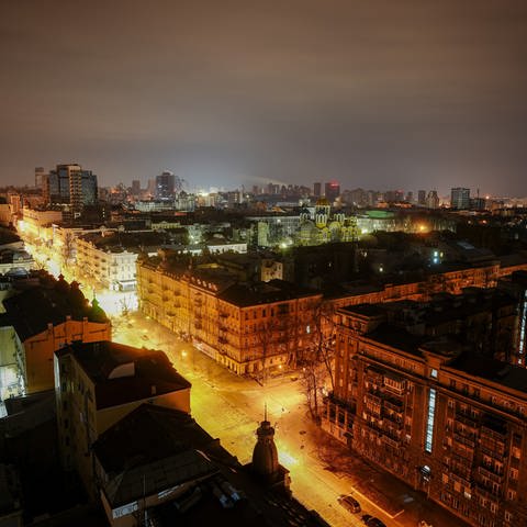 Blick auf die ukrainische Hauptstadt Kiew um kurz nach fünf Uhr am Morgen (Archivbild: 24.02.2023) (Foto: dpa Bildfunk, picture alliance/dpa | Kay Nietfeld)