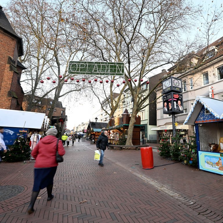 Buden auf dem Weihnachtsmarkt: Zwei Jugendliche sollen einen islamistischen Anschlag auf den Weihnachtsmarkt in Leverkusen geplant haben. 