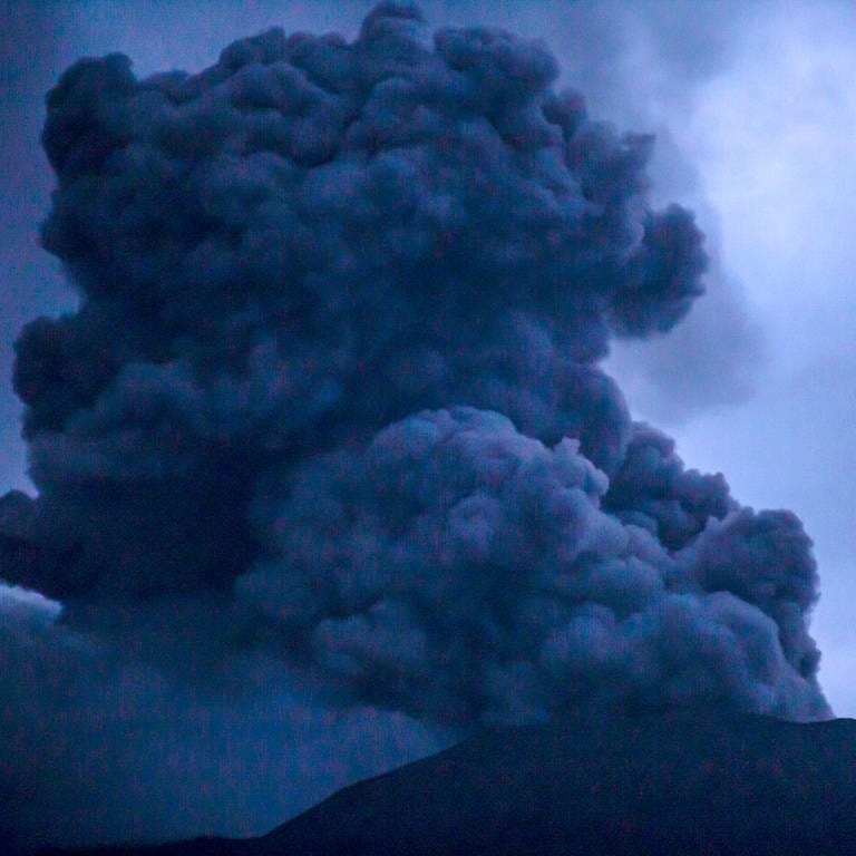 Am Sonntag ist der Vulkan Marapi auf der indonesischen Insel Sumatra ausgebrochen. (Foto: IMAGO, IMAGO / Xinhua)