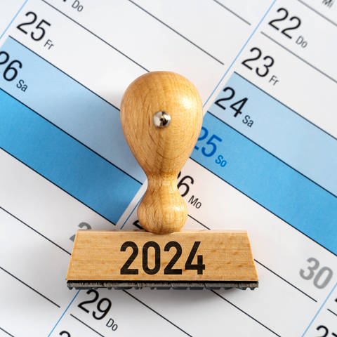 Kalender mit einem 2024-Stempel