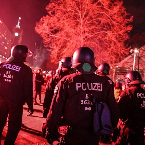 Im gesamten Berliner Stadtgebiet ist es an Silvester zu Krawallen gekommen - hunderte Menschen wurden vorläufig festgenommen. (Foto: IMAGO, IMAGO / Funke Foto Services)