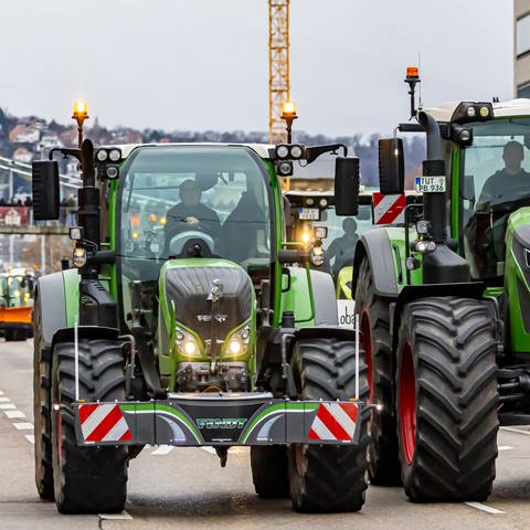 Bereits vor Weihnachten hatten Landwirte in ganz Deutschland demonstriert. Unter anderem in Stuttgart, wo mehrere Bauern mit ihren Traktoren Sternfahrten gemacht haben.