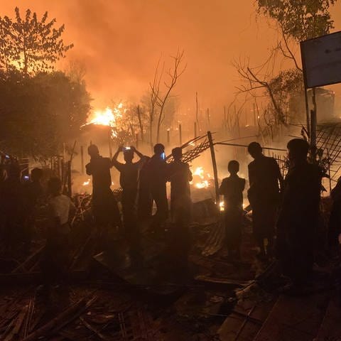 Feuer in Kutupalong im Bezirk Cox's Bazar, weltweit größtes Flüchtlingscamp, Rohingya verfolgte muslimische Minderheit Myanmar Bangladesch